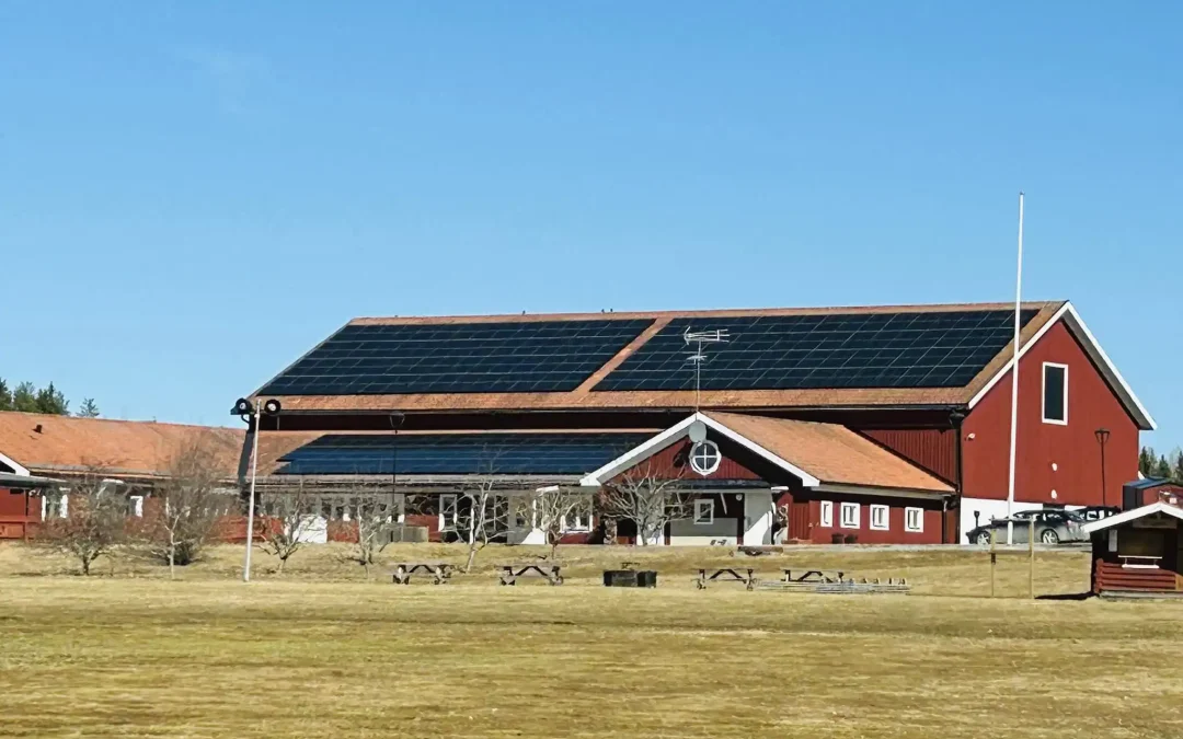 Solpaneler på Åbyggeby Landsbygdscenter